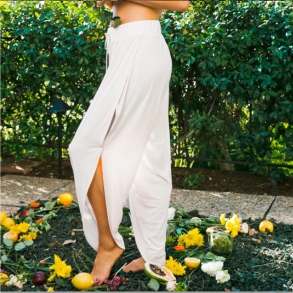 WeAreHah Pants - I Dream of Genie Ultra Soft Pants / Blanc / Small ~NWT
